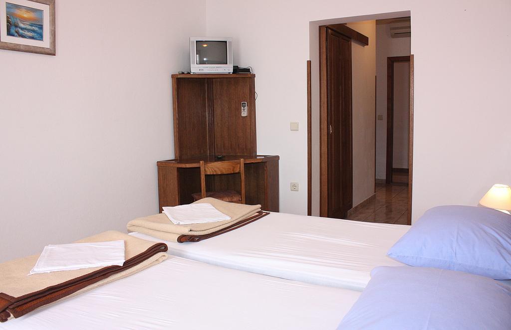 Mb Bed&Breakfast Pag Town Rum bild