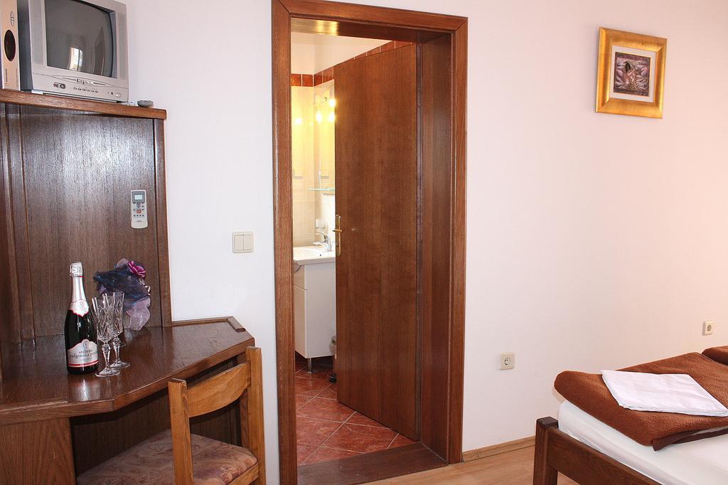 Mb Bed&Breakfast Pag Town Rum bild