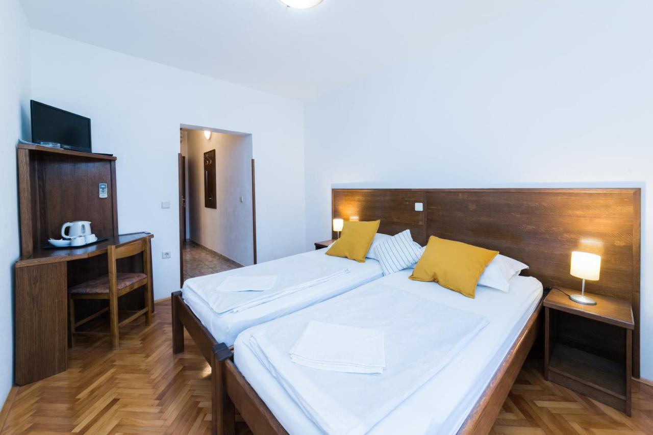 Mb Bed&Breakfast Pag Town Exteriör bild